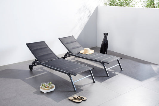 Set aus 2 Aluminium-Liegestuehlen mit Rollen