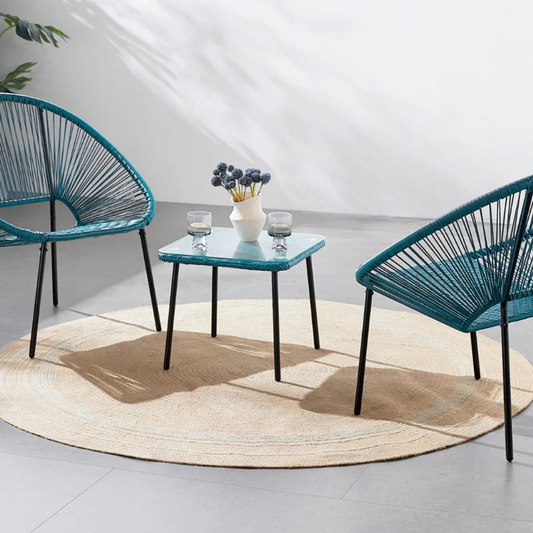 Set aus 2 Sesseln und 1 Couchtisch